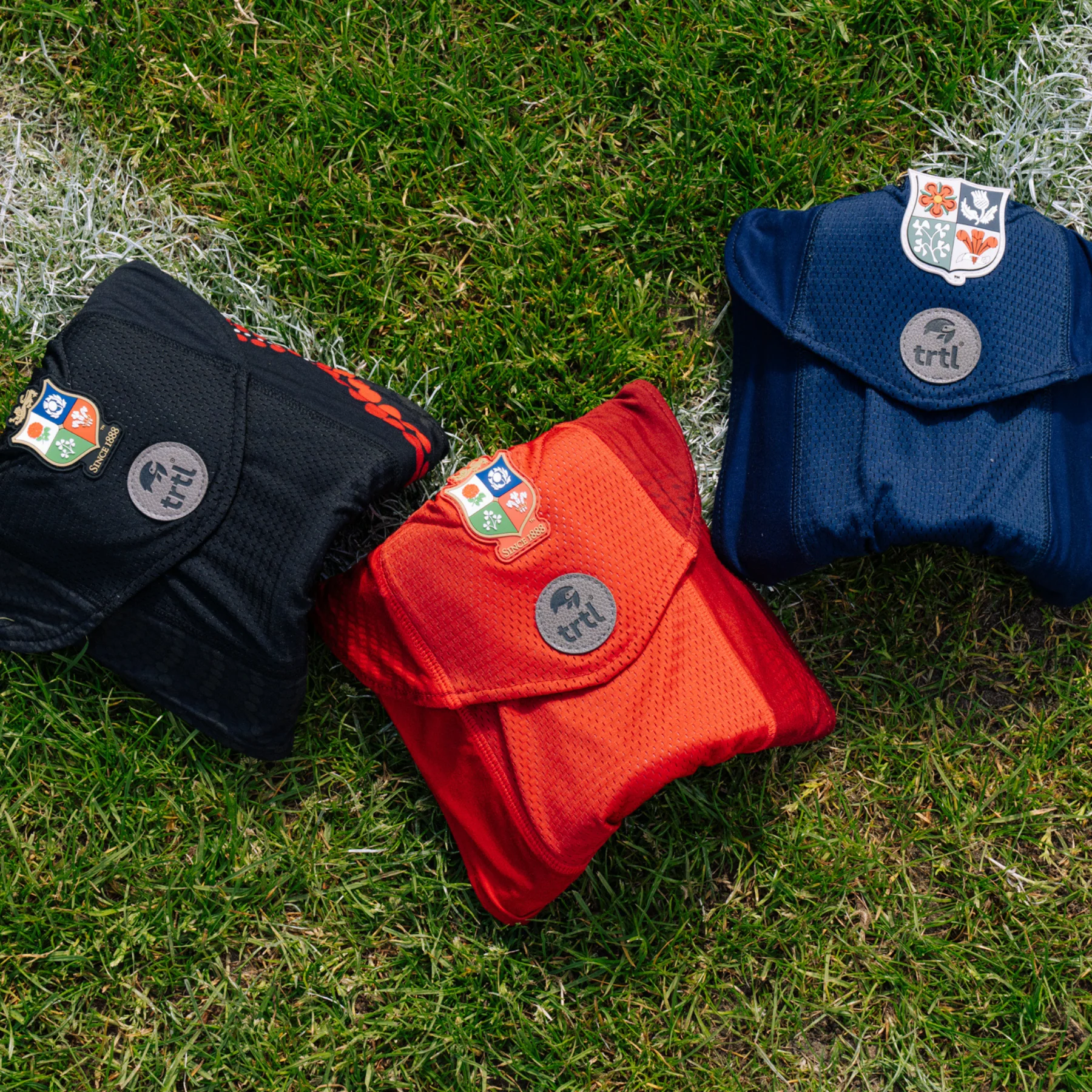 The British & Irish Lions™ x Trtl Travel Pillow Cool - Image 14