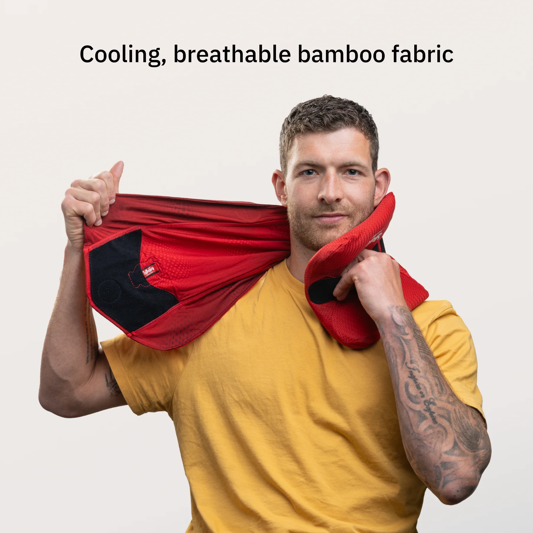 The British & Irish Lions™ x Trtl Travel Pillow Cool - Image 3