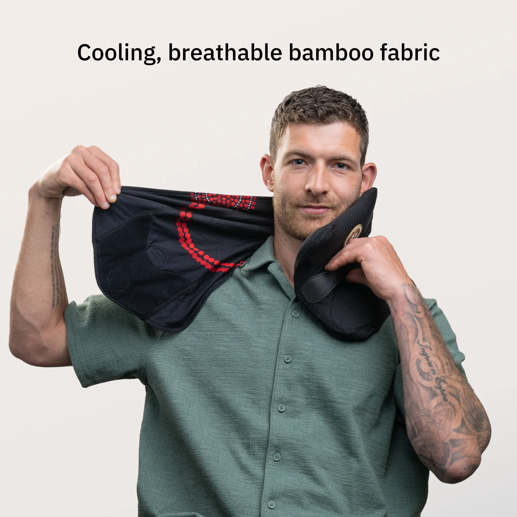 The British & Irish Lions™ x Trtl Travel Pillow Cool - Image 9