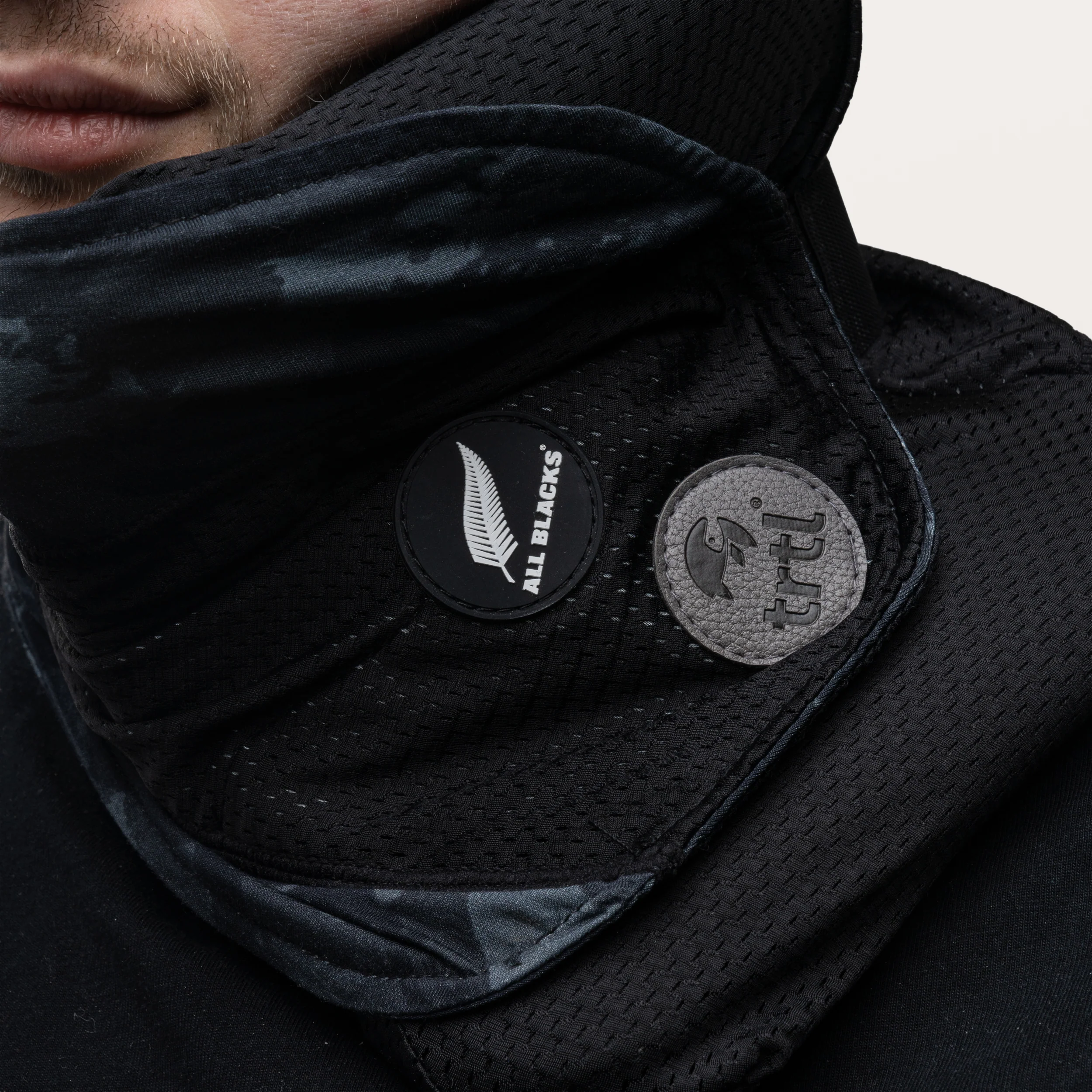 Trtl Travel Pillow Cool All Blacks Edition Officially Licensed - Image 4