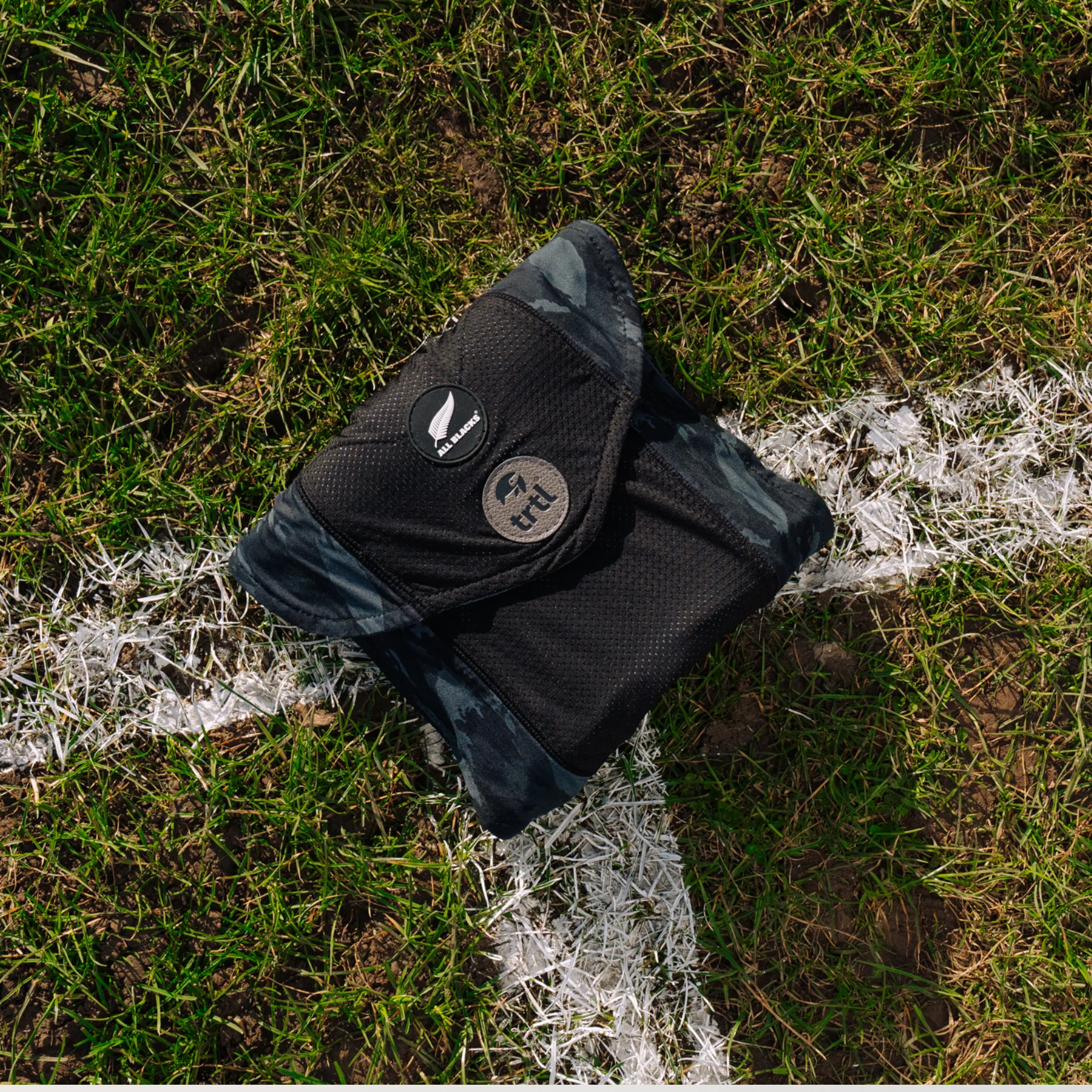 Trtl Travel Pillow Cool All Blacks Edition Officially Licensed - Image 8